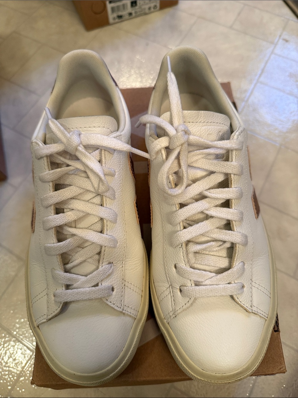 Veja Women's Cream Leather Low-Top Sneakers